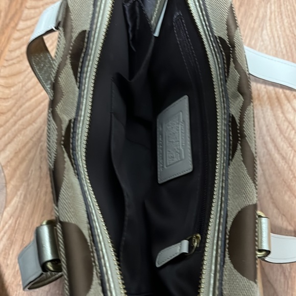 Authentic Coach Shoulder Bag Tan Color - Picture 5 of 7